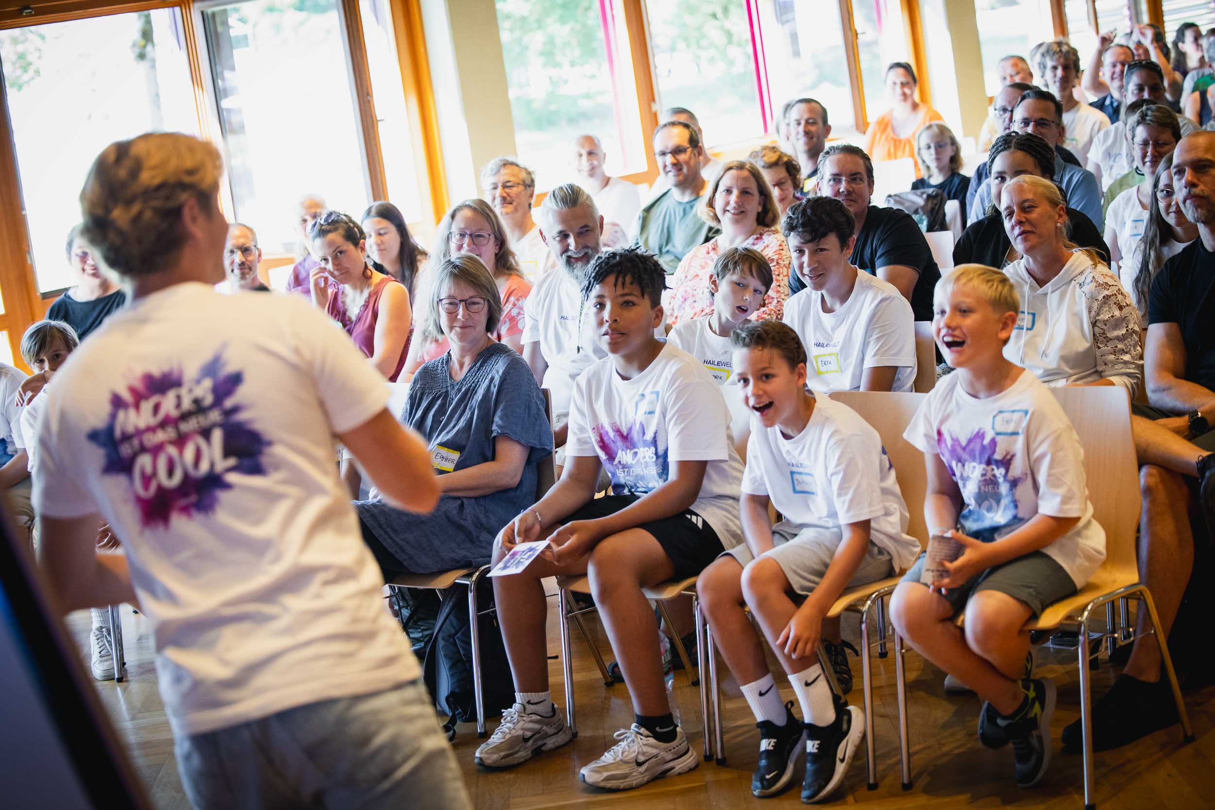 Eltern und Kinder erleben gemeinsam ein Bodensee-Event im August 2026